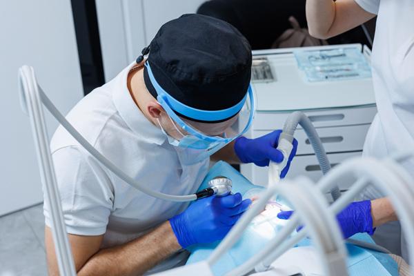 Имплантация зубов под седацией